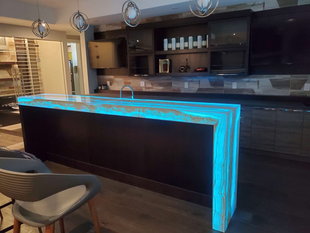 LED lit Onyx Half Bar