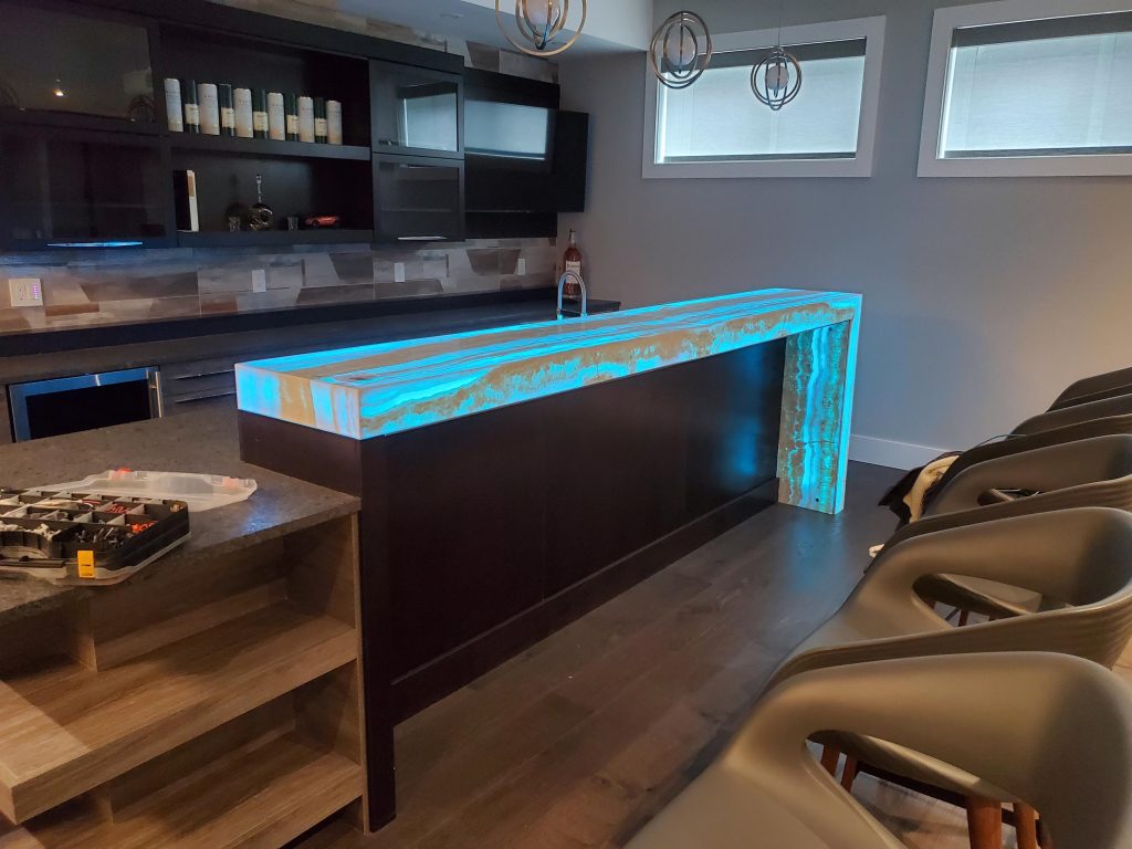 LED lit Onyx Half Bar